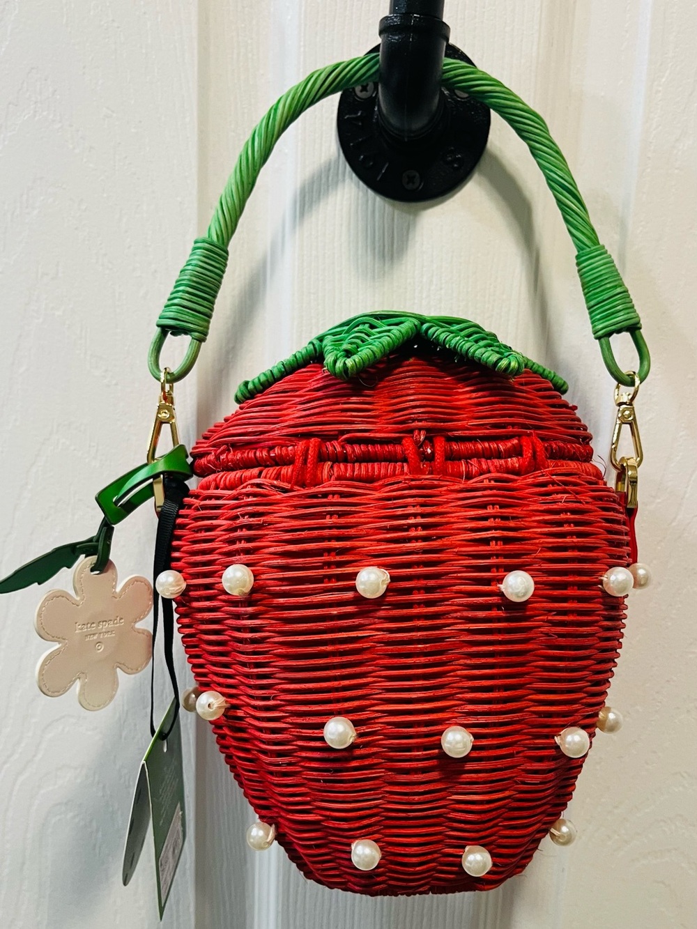 kate spade New York Red Strawberry Wicker Top-Handle Bag with Daisy Bag Charm. - Picture 4 of 7